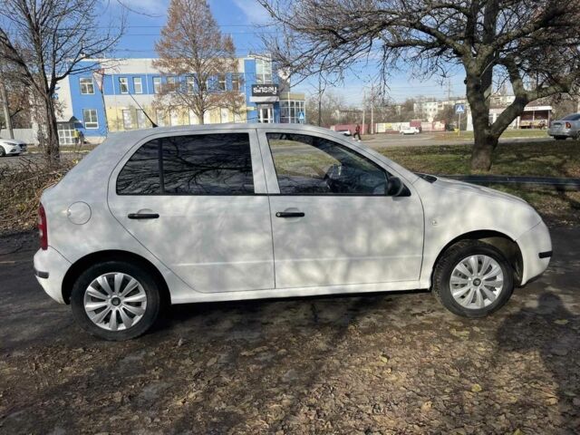 Белый Шкода Фабия, объемом двигателя 1.4 л и пробегом 300 тыс. км за 2700 $, фото 5 на Automoto.ua