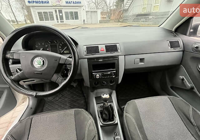 Белый Шкода Фабия, объемом двигателя 1.39 л и пробегом 470 тыс. км за 2500 $, фото 6 на Automoto.ua