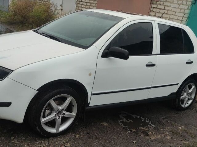 Белый Шкода Фабия, объемом двигателя 1.4 л и пробегом 394 тыс. км за 2000 $, фото 1 на Automoto.ua