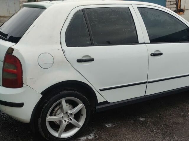 Белый Шкода Фабия, объемом двигателя 1.4 л и пробегом 394 тыс. км за 2000 $, фото 3 на Automoto.ua