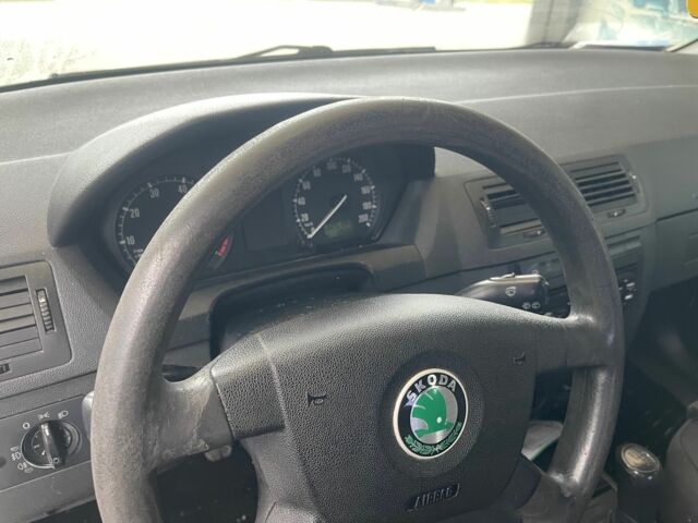 Білий Шкода Фабія, об'ємом двигуна 1.4 л та пробігом 325 тис. км за 2700 $, фото 3 на Automoto.ua