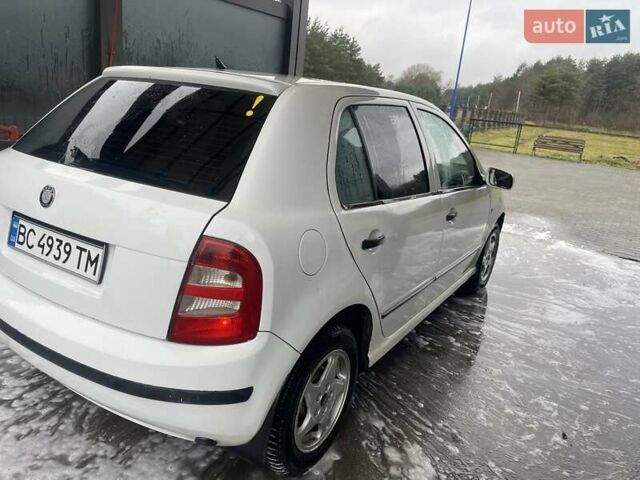 Белый Шкода Фабия, объемом двигателя 1.4 л и пробегом 325 тыс. км за 2700 $, фото 3 на Automoto.ua