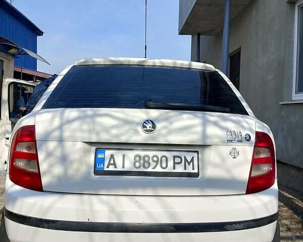 Белый Шкода Фабия, объемом двигателя 1.4 л и пробегом 237 тыс. км за 3000 $, фото 6 на Automoto.ua