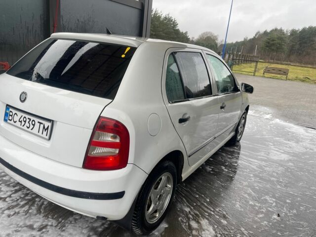 Білий Шкода Фабія, об'ємом двигуна 1.4 л та пробігом 325 тис. км за 2700 $, фото 1 на Automoto.ua