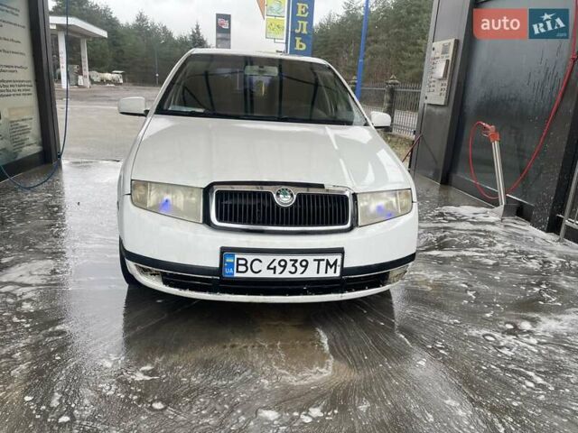 Белый Шкода Фабия, объемом двигателя 1.4 л и пробегом 325 тыс. км за 2700 $, фото 1 на Automoto.ua