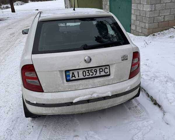 Білий Шкода Фабія, об'ємом двигуна 1.4 л та пробігом 262 тис. км за 3000 $, фото 2 на Automoto.ua