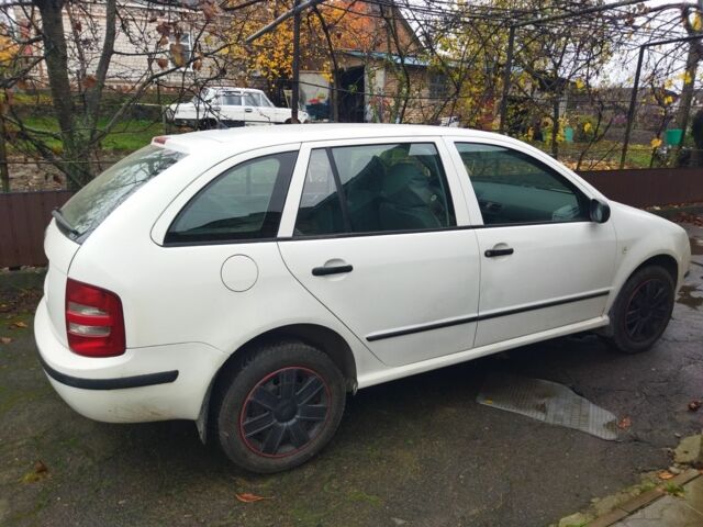 Білий Шкода Фабія, об'ємом двигуна 1.4 л та пробігом 380 тис. км за 2650 $, фото 3 на Automoto.ua