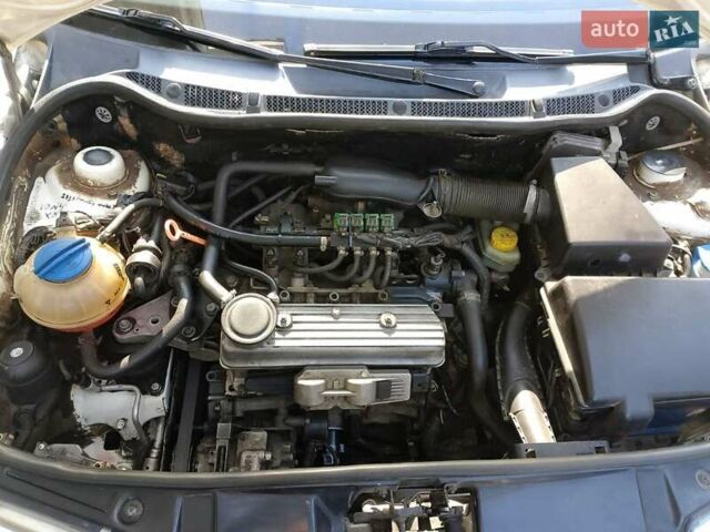 Белый Шкода Фабия, объемом двигателя 1.4 л и пробегом 237 тыс. км за 3000 $, фото 5 на Automoto.ua