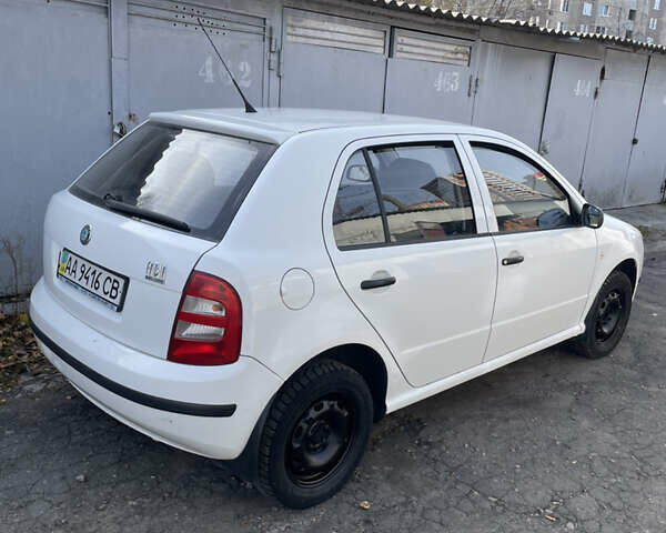 Білий Шкода Фабія, об'ємом двигуна 1.2 л та пробігом 196 тис. км за 2800 $, фото 3 на Automoto.ua