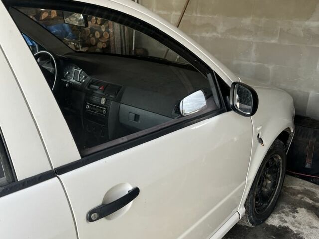 Белый Шкода Фабия, объемом двигателя 0 л и пробегом 400 тыс. км за 1500 $, фото 1 на Automoto.ua