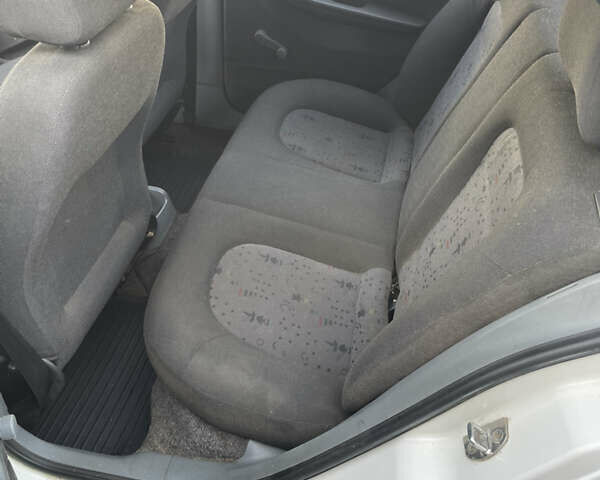 Білий Шкода Фабія, об'ємом двигуна 1.2 л та пробігом 196 тис. км за 2800 $, фото 7 на Automoto.ua