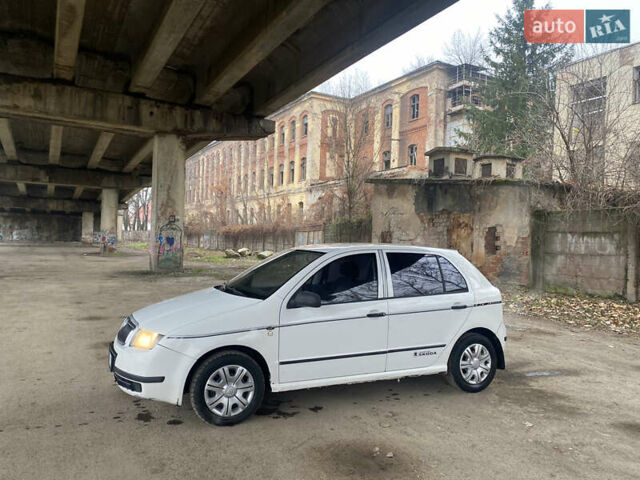 Білий Шкода Фабія, об'ємом двигуна 1.2 л та пробігом 270 тис. км за 2250 $, фото 2 на Automoto.ua