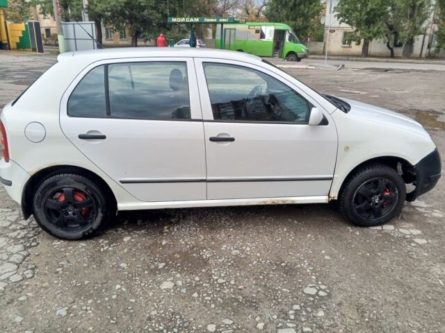 Белый Шкода Фабия, объемом двигателя 0 л и пробегом 300 тыс. км за 1850 $, фото 1 на Automoto.ua