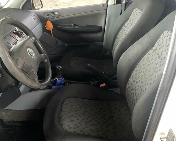 Білий Шкода Фабія, об'ємом двигуна 1.2 л та пробігом 270 тис. км за 2250 $, фото 18 на Automoto.ua
