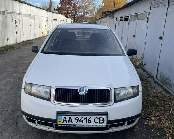 Білий Шкода Фабія, об'ємом двигуна 1.2 л та пробігом 196 тис. км за 2800 $, фото 1 на Automoto.ua