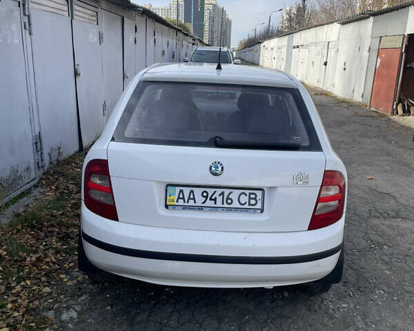 Білий Шкода Фабія, об'ємом двигуна 1.2 л та пробігом 196 тис. км за 2800 $, фото 4 на Automoto.ua