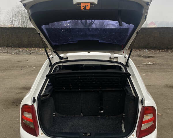 Білий Шкода Фабія, об'ємом двигуна 1.2 л та пробігом 270 тис. км за 2250 $, фото 19 на Automoto.ua
