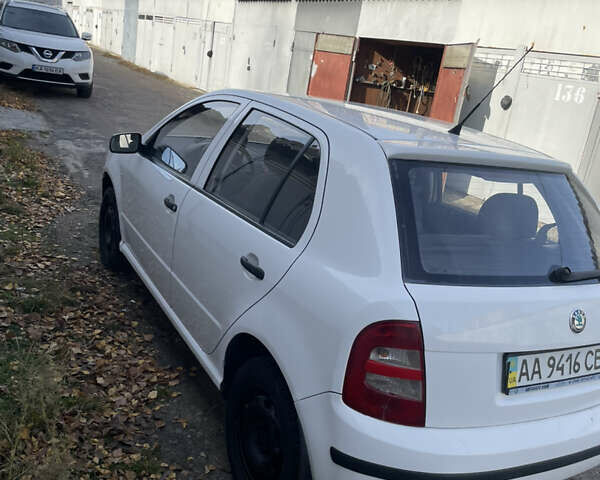 Білий Шкода Фабія, об'ємом двигуна 1.2 л та пробігом 196 тис. км за 2800 $, фото 5 на Automoto.ua
