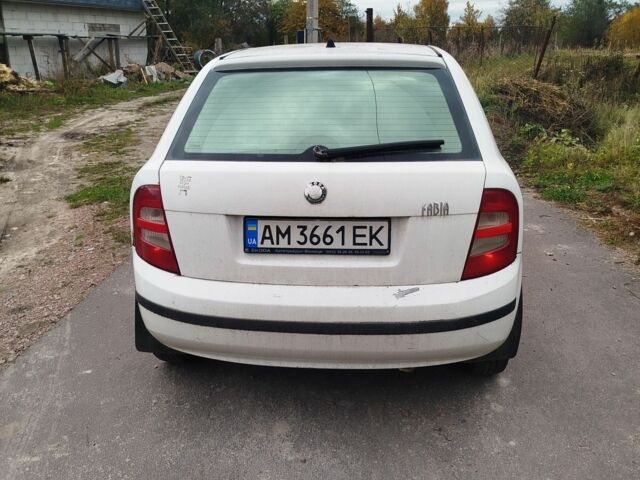 Белый Шкода Фабия, объемом двигателя 0 л и пробегом 252 тыс. км за 2700 $, фото 2 на Automoto.ua