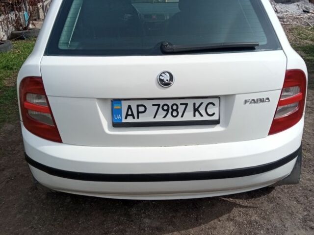 Белый Шкода Фабия, объемом двигателя 1 л и пробегом 111 тыс. км за 3500 $, фото 1 на Automoto.ua
