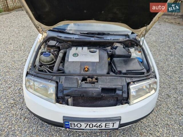 Белый Шкода Фабия, объемом двигателя 1.42 л и пробегом 366 тыс. км за 3200 $, фото 4 на Automoto.ua