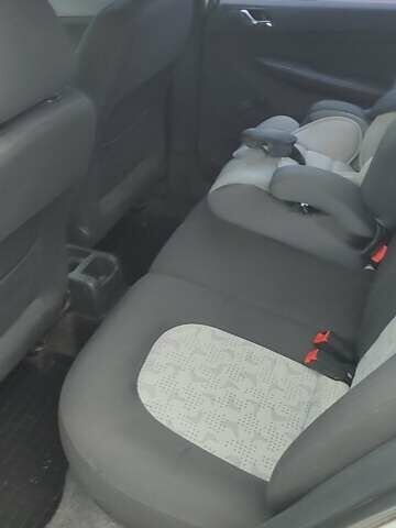 Білий Шкода Фабія, об'ємом двигуна 1.2 л та пробігом 310 тис. км за 3400 $, фото 21 на Automoto.ua