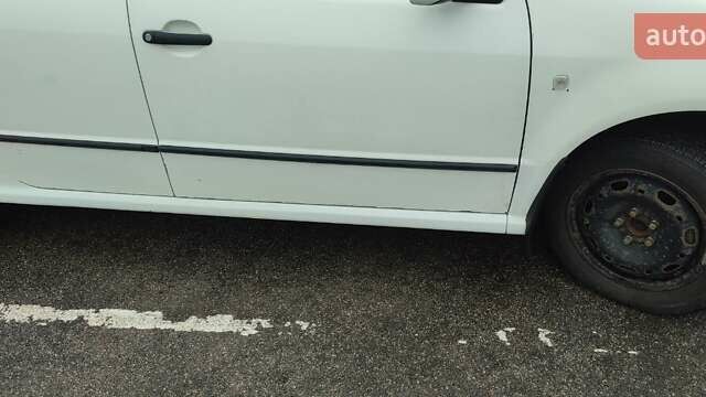 Білий Шкода Фабія, об'ємом двигуна 1.2 л та пробігом 310 тис. км за 3400 $, фото 14 на Automoto.ua