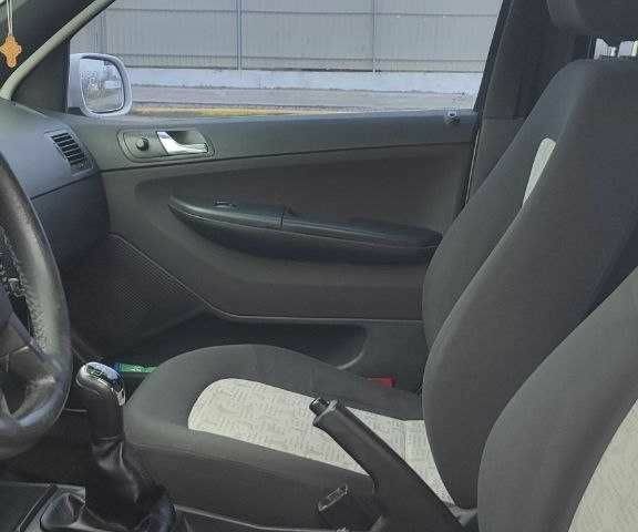 Білий Шкода Фабія, об'ємом двигуна 1.2 л та пробігом 310 тис. км за 3400 $, фото 20 на Automoto.ua