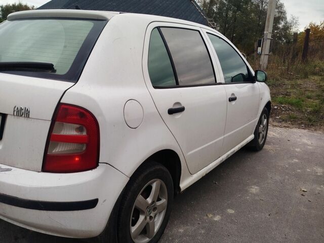 Белый Шкода Фабия, объемом двигателя 0 л и пробегом 252 тыс. км за 2700 $, фото 3 на Automoto.ua