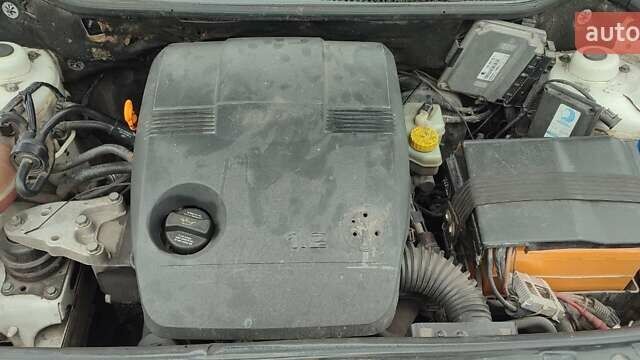 Білий Шкода Фабія, об'ємом двигуна 1.2 л та пробігом 310 тис. км за 3400 $, фото 27 на Automoto.ua