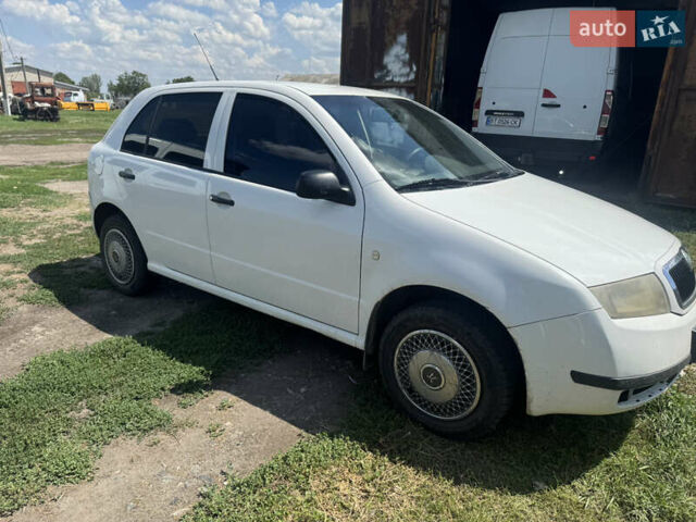 Белый Шкода Фабия, объемом двигателя 1.2 л и пробегом 250 тыс. км за 2700 $, фото 2 на Automoto.ua