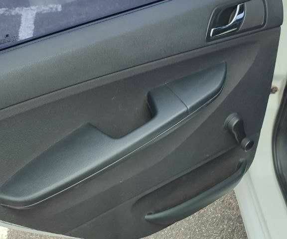 Білий Шкода Фабія, об'ємом двигуна 1.2 л та пробігом 310 тис. км за 3400 $, фото 16 на Automoto.ua