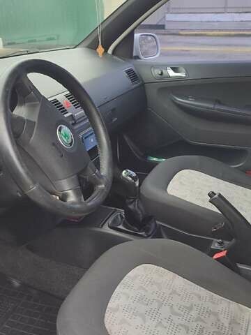 Білий Шкода Фабія, об'ємом двигуна 1.2 л та пробігом 310 тис. км за 3400 $, фото 17 на Automoto.ua