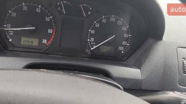 Білий Шкода Фабія, об'ємом двигуна 1.2 л та пробігом 310 тис. км за 3400 $, фото 15 на Automoto.ua