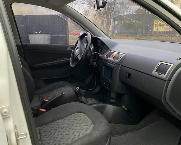 Шкода Фабия 2005 в Пятихатках на Automoto.ua Белый Шкода Фабия, объемом двигателя 1.2 л и пробегом 220 тыс. км за 2500 $, фото 10 на Automoto.ua