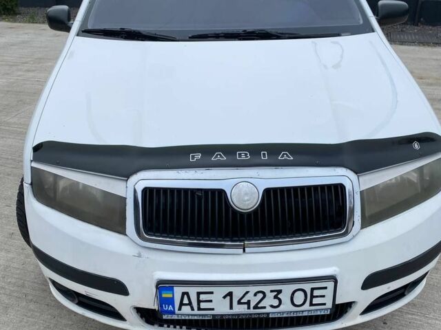 Шкода Фабия 2005 в Пятихатках на Automoto.ua Белый Шкода Фабия, объемом двигателя 1.2 л и пробегом 220 тыс. км за 2500 $, фото 1 на Automoto.ua