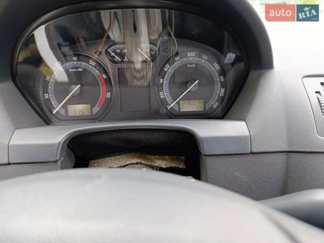 Белый Шкода Фабия, объемом двигателя 1.2 л и пробегом 236 тыс. км за 2500 $, фото 3 на Automoto.ua