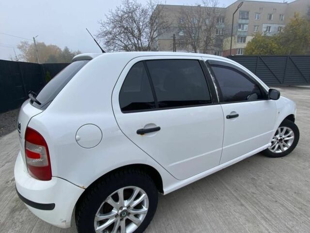 Шкода Фабия 2005 в Пятихатках на Automoto.ua Белый Шкода Фабия, объемом двигателя 1.2 л и пробегом 220 тыс. км за 2500 $, фото 3 на Automoto.ua
