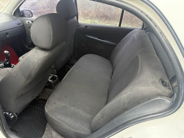 Белый Шкода Фабия, объемом двигателя 1.2 л и пробегом 685 тыс. км за 2375 $, фото 11 на Automoto.ua