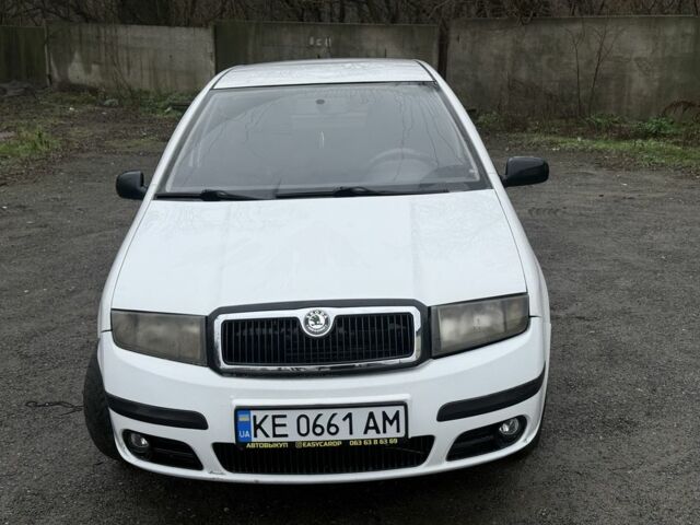 Белый Шкода Фабия, объемом двигателя 1.2 л и пробегом 685 тыс. км за 2375 $, фото 1 на Automoto.ua