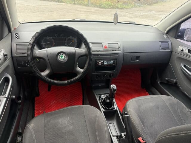 Белый Шкода Фабия, объемом двигателя 1.2 л и пробегом 685 тыс. км за 2375 $, фото 12 на Automoto.ua