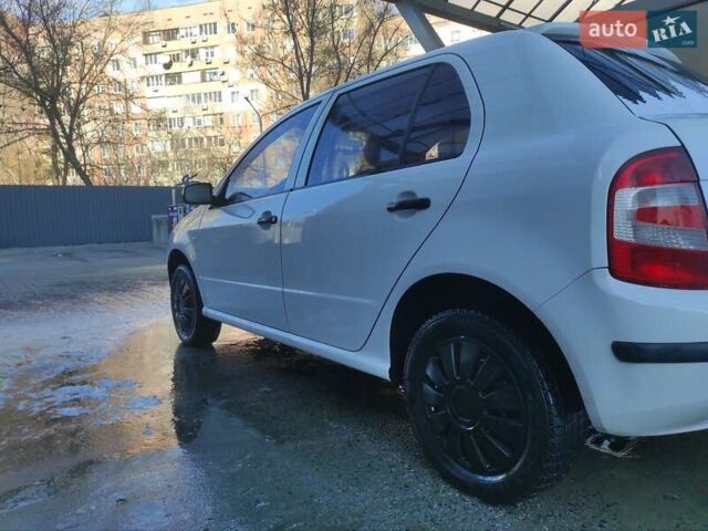 Білий Шкода Фабія, об'ємом двигуна 1.2 л та пробігом 355 тис. км за 3800 $, фото 1 на Automoto.ua