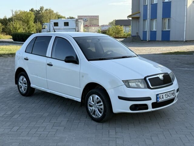 Белый Шкода Фабия, объемом двигателя 1.2 л и пробегом 223 тыс. км за 2950 $, фото 1 на Automoto.ua