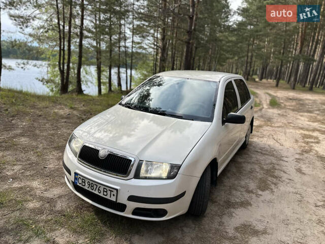 Белый Шкода Фабия, объемом двигателя 1.2 л и пробегом 187 тыс. км за 2750 $, фото 3 на Automoto.ua