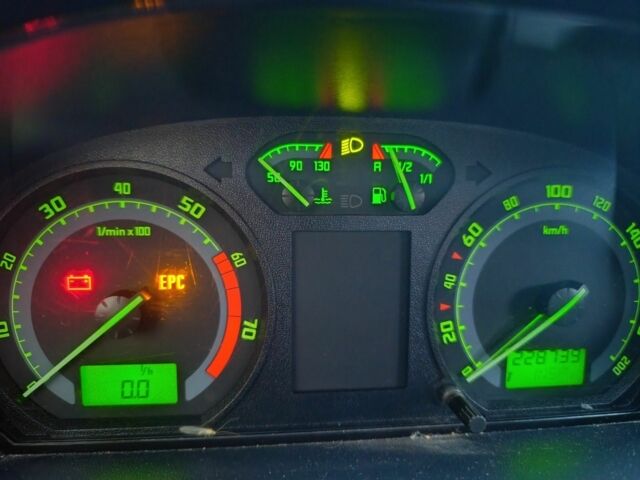 Білий Шкода Фабія, об'ємом двигуна 1.2 л та пробігом 228 тис. км за 3500 $, фото 7 на Automoto.ua