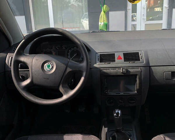 Білий Шкода Фабія, об'ємом двигуна 1.2 л та пробігом 425 тис. км за 2800 $, фото 12 на Automoto.ua