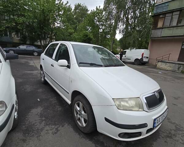 Белый Шкода Фабия, объемом двигателя 1.2 л и пробегом 207 тыс. км за 3950 $, фото 5 на Automoto.ua