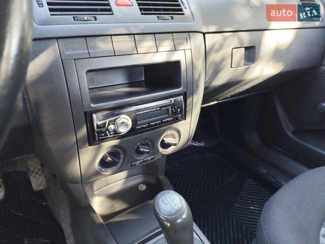 Білий Шкода Фабія, об'ємом двигуна 1.2 л та пробігом 166 тис. км за 2650 $, фото 15 на Automoto.ua