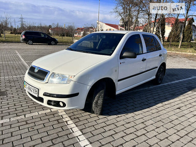 Белый Шкода Фабия, объемом двигателя 1.2 л и пробегом 132 тыс. км за 3500 $, фото 6 на Automoto.ua