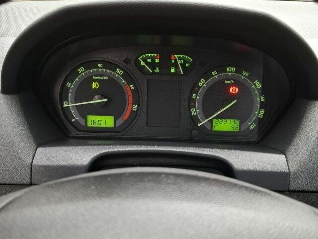 Білий Шкода Фабія, об'ємом двигуна 1.2 л та пробігом 230 тис. км за 3600 $, фото 6 на Automoto.ua